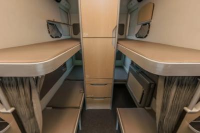 Шире и длиннее: РЖД запускает новые вагоны - пассажирам обещают больше личного пространства