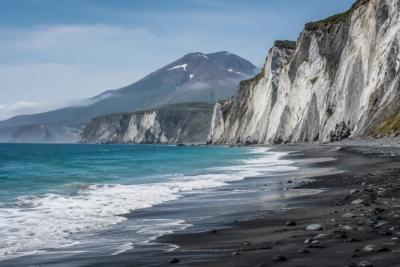 Русский Бали: остров, где плещутся киты, бирюзовая вода и дивной красоты бухты - затмит Сочи и Крым