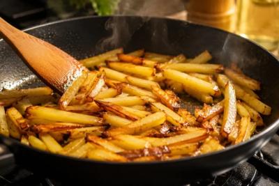Метод 3 ложек: вот как жарю картошечку, чтобы вкусно хрустела - масло больше не использую