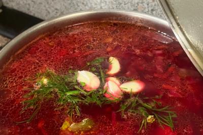 Борщ любит не чеснок и не уксус, а эту приправу: вкус раскрывается заново - и вся семья просит добавки