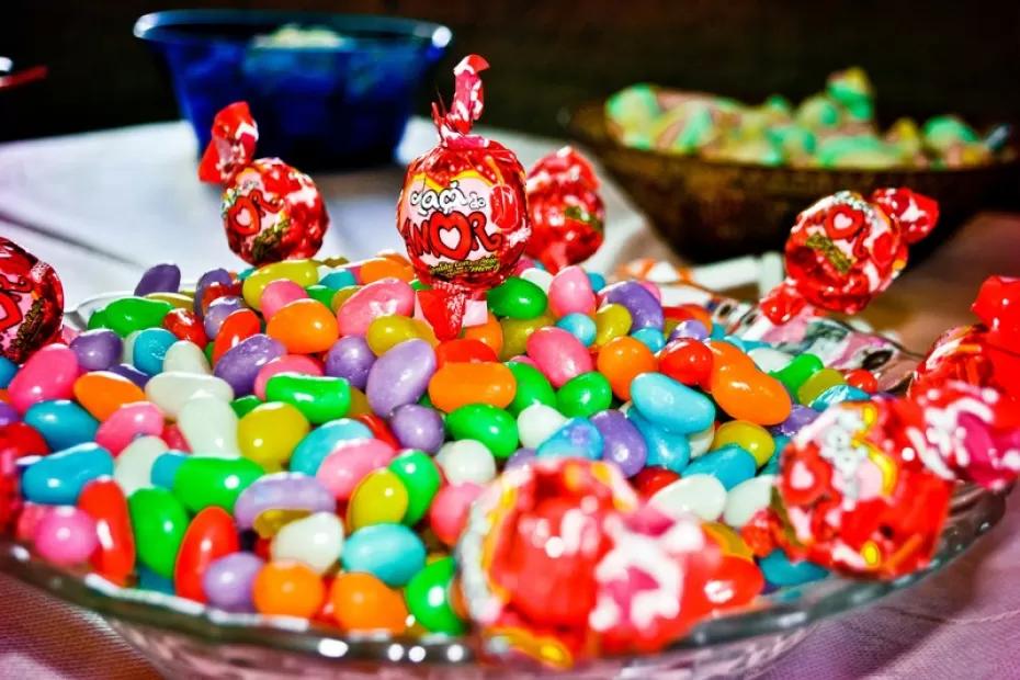 Отрава в фантике: Роскачество назвало конфеты, которые ни в коем случае нельзя покупать на Пасху