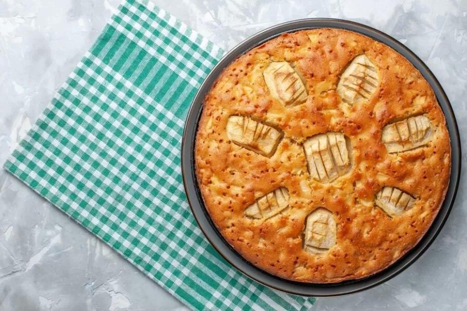 Во Франции шарлотку готовят только так: получается нежной и очень вкусной, просто тает во рту - все сметают ее за минуту