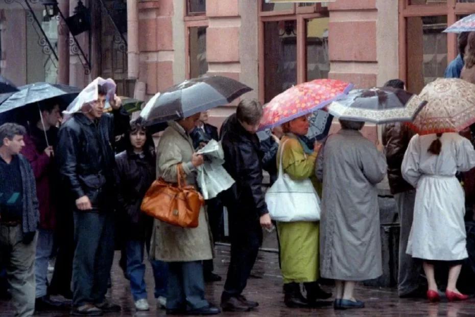 Россию всколыхнет волна девальвации: все денежные сбережения обесценятся в октябре - финансовая катастрофа, как в 90-х