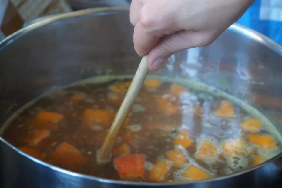 Бульон будет чистый, как слеза: снимать ли пену при варке мяса - запомните ответ раз и навсегда Бульон будет чистый, как слеза: снимать ли пену при варке мяса - запомните ответ раз и навсегда