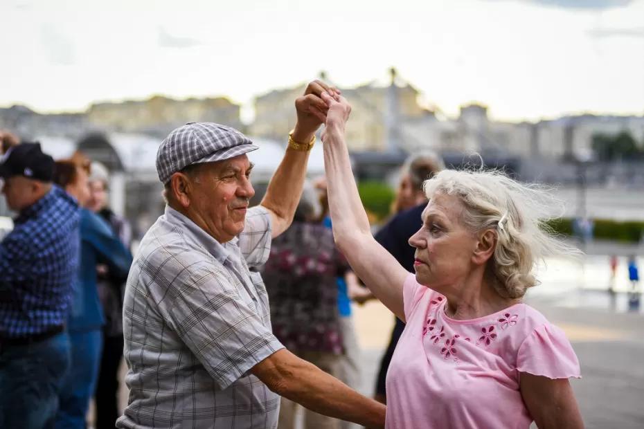 «Пенсионный возраст вновь вернется к цифрам 55/60 лет»: граждане не верят своему счастью «Пенсионный возраст вновь вернется к цифрам 55/60 лет»: граждане не верят своему счастью