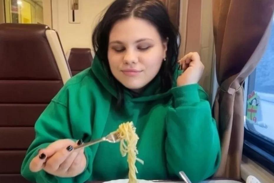 Никакой не «доширак»: что нужно взять из продуктов в поезд, если в пути придется провести сутки и больше Никакой не «доширак»: что нужно взять из продуктов в поезд, если в пути придется провести сутки и больше
