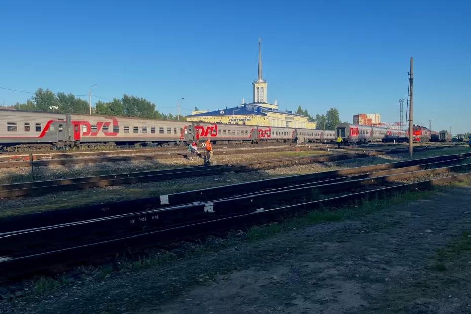 «Это мое место»: что делать, если сосед требует уступить нижнюю полку в поезде - ответ проводника поразил «Это мое место»: что делать, если сосед требует уступить нижнюю полку в поезде - ответ проводника поразил