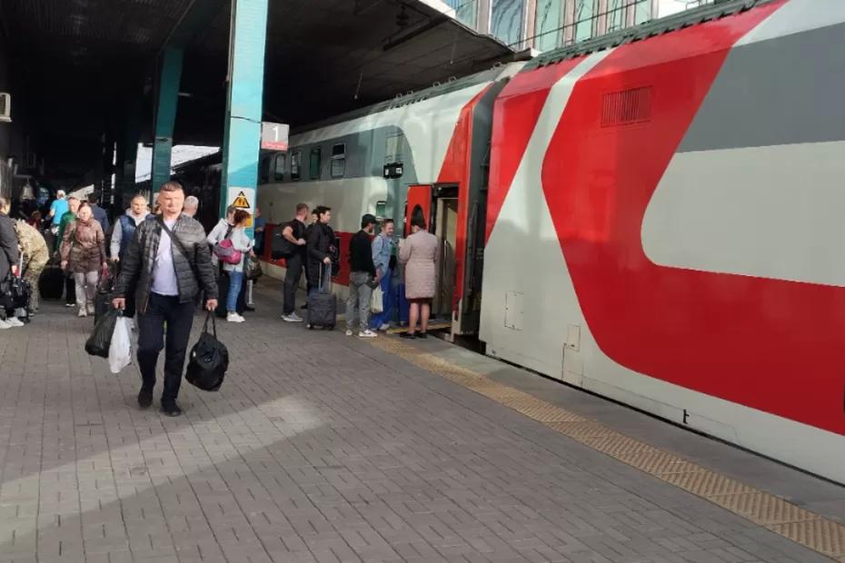Люди дерутся за билеты прямо на кассе: РЖД ввёл новую льготу для своих пассажиров - как воспользоваться Люди дерутся за билеты прямо на кассе: РЖД ввёл новую льготу для своих пассажиров - как воспользоваться