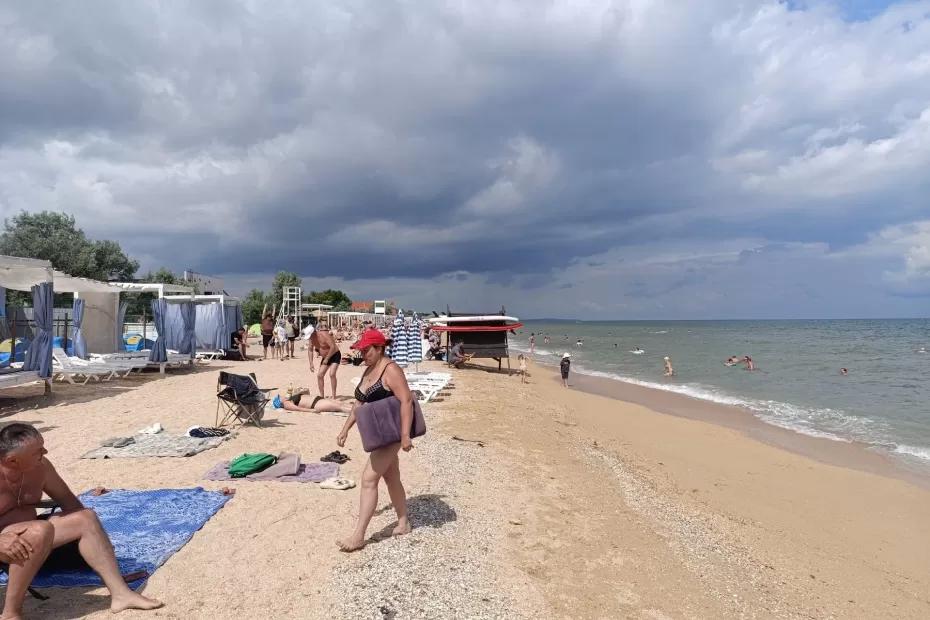 Отдых на Черном море лучше пока отложить - на побережье появилась новая напасть Отдых на Черном море лучше пока отложить - на побережье появилась новая напасть