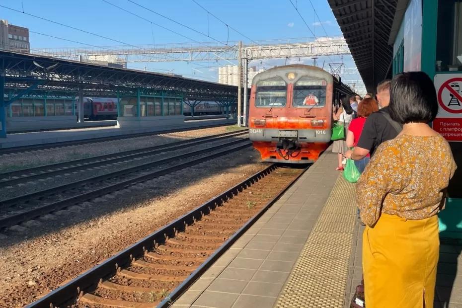 В важном споре РЖД наконец поставлена жирная точка: имеет ли право пассажир запрещать сидеть на «своей» нижней полке - реальная история из жизни