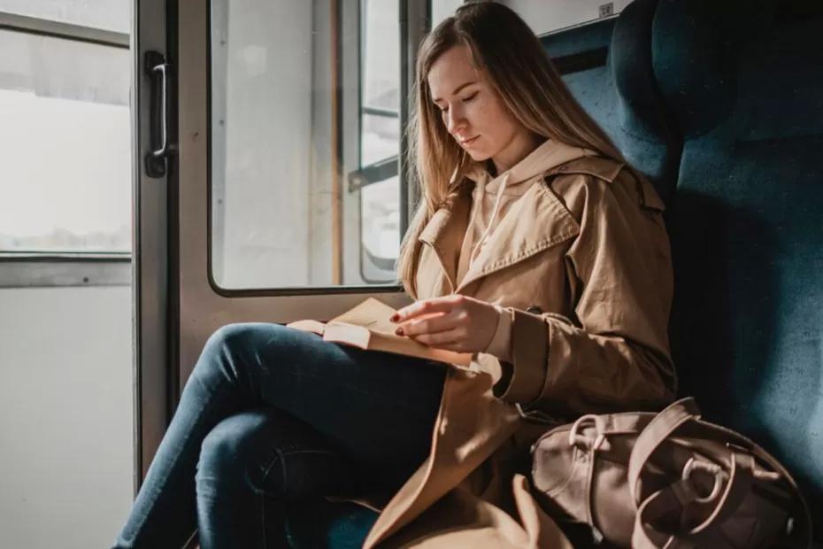 Выкупили всё купе, чтобы ехать без всяких дошираков и храпа, а проводница нам - «Вот вам сосед, у него дети шумят!» Это что за новые правила от РЖД