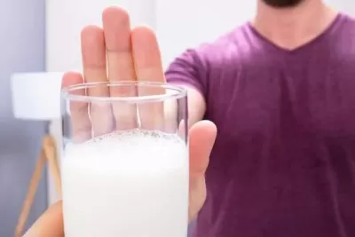 «Не покупайте даже для выпечки»: Росконтроль назвал марки молока, которые лучше не покупать даже по скидке