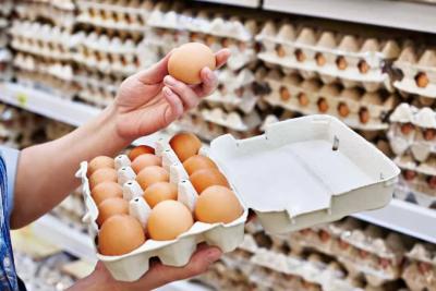 Куриные яйца партиями снимают с продажи: покупателей ждёт неприятный сюрприз на полках магазинов