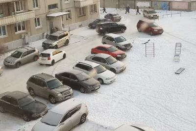Этого не знают даже опытные водители: 10 штрафов за нарушения во дворе - как не попасться