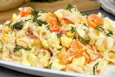 Аппетитный сюрприз на 8 марта: сочный салат с грибами и курицей
