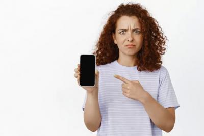 Невозможность дозвониться и выйти в интернет: что стоит за массовыми сбоями мобильной связи в России