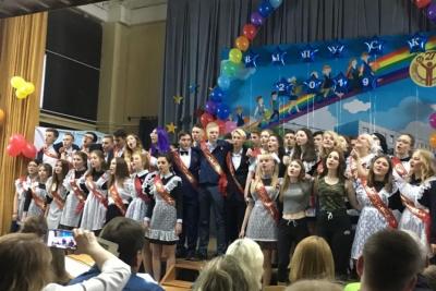 «Из-за ситуации в стране вынуждены перенести»: последний звонок и выпускной не будут прежними