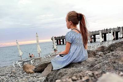 «Купаться невозможно, все сидят на берегу»: Черное море преподнесло неприятный сюрприз отдыхающим
