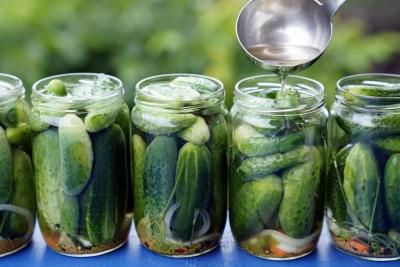 Маринуем хрустящие огурцы в банке 1 литр: простой рецепт