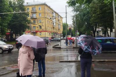Россия ощутит на себе промозглое дыхание осени: синоптики предупредили метеозависимых о сложной погоде - июль прославится потопами