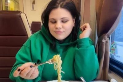 Никакой не «доширак»: что нужно взять из продуктов в поезд, если в пути придется провести сутки и больше