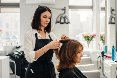 Забудьте про Каскад и Пикси: вот какую прическу стоит выбрать женщинам за 50 - омолодит на 10 лет