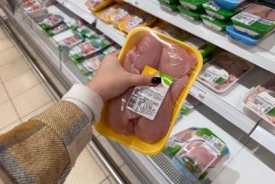 Брал куриную грудку в «Пятёрочке», продавщица тихо сказала: смотри на эти 3 вещи - так сразу видно, что мясо наколотое