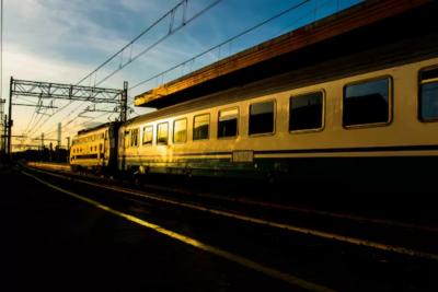 Будем спать по двое: в поездах РЖД уберут верхние полки - новые вагоны уже начали использовать