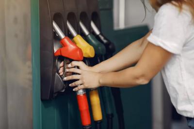 Цены на бензин стали аномальными: эксперт рассказал когда все изменится