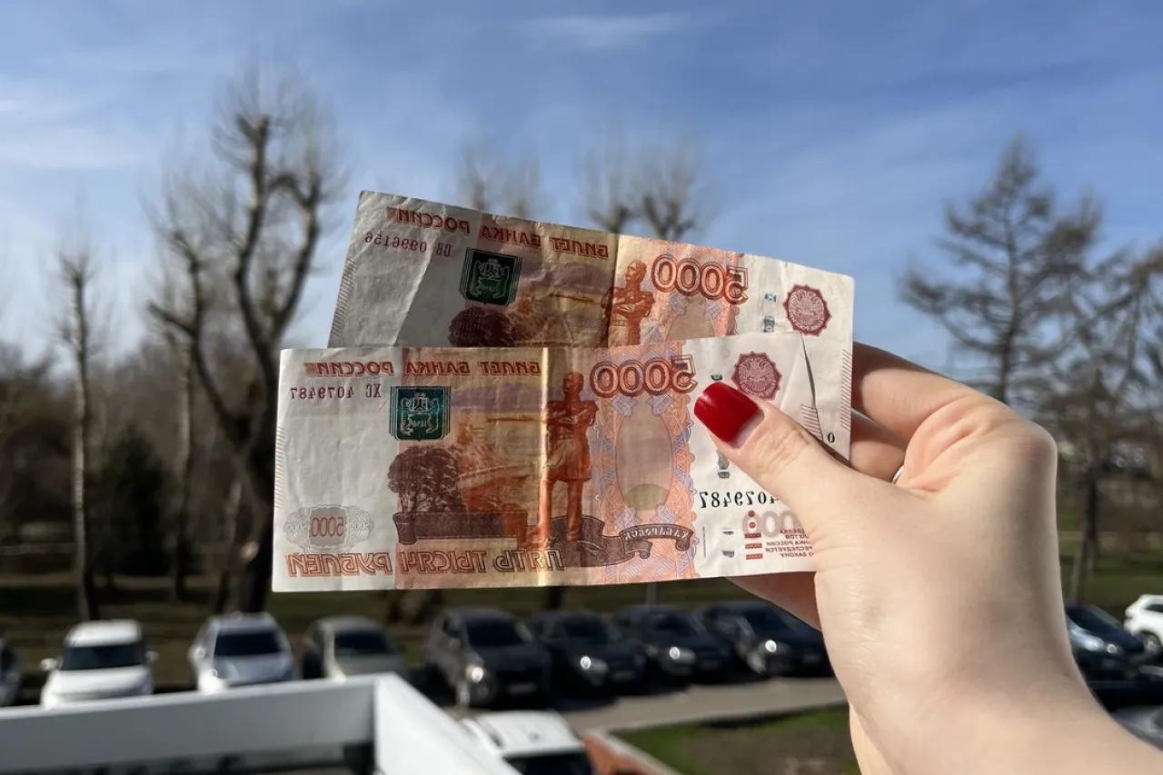 Пенсионеров ждет июньская прибавка: кто сможет получить единовременные 10 000 рублей