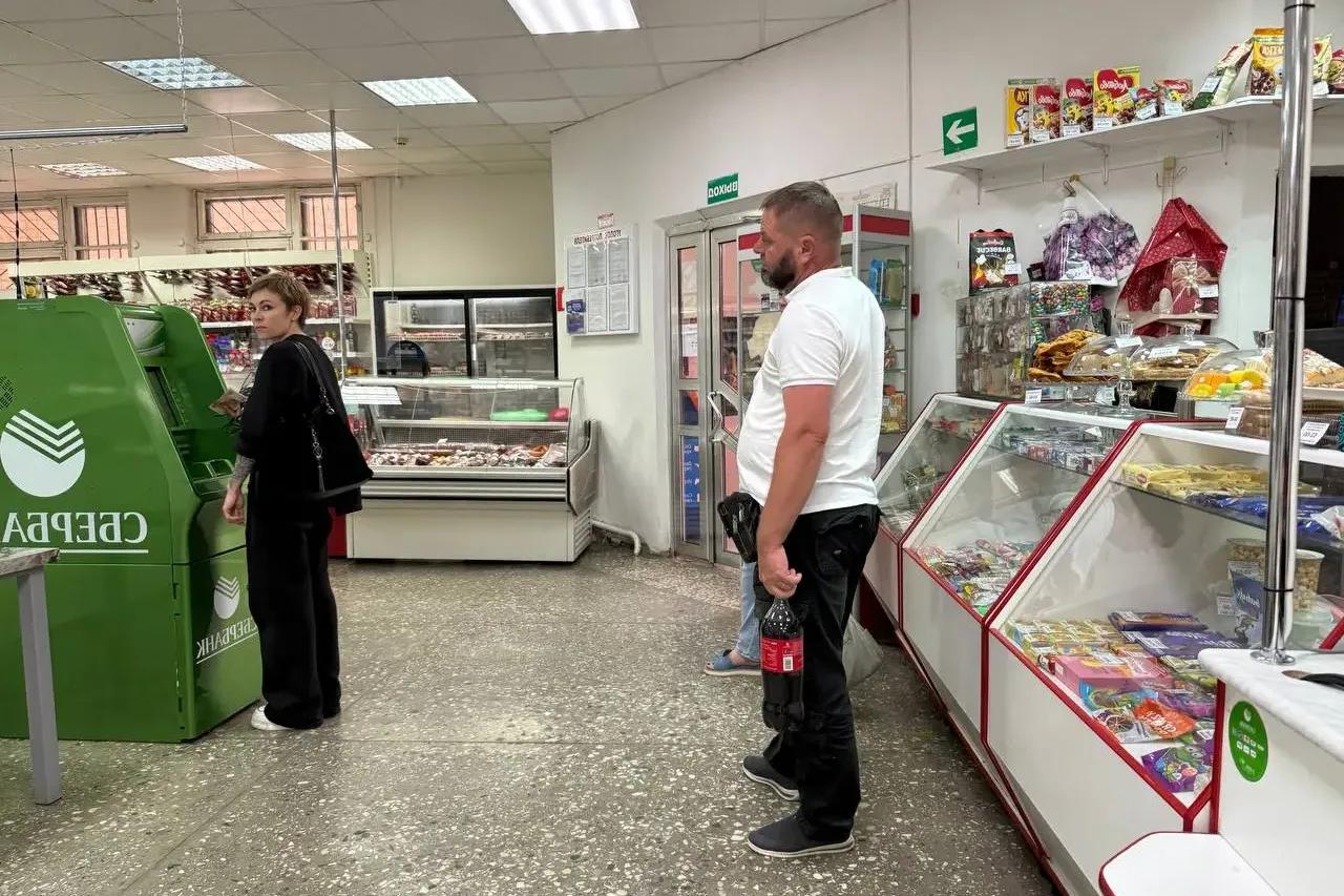 Уже с сегодняшнего дня: Сбербанк предупредил россиян, кто держит деньги на банковской карте