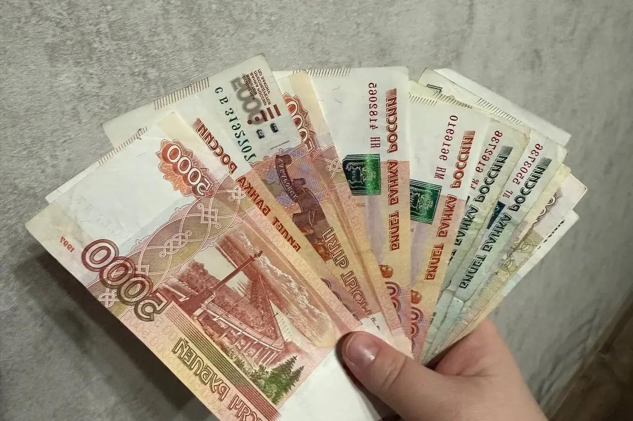 По 14 500 рублей зачислят на карту 23-24 июля: кто получит свежую выплату от Соцфонда