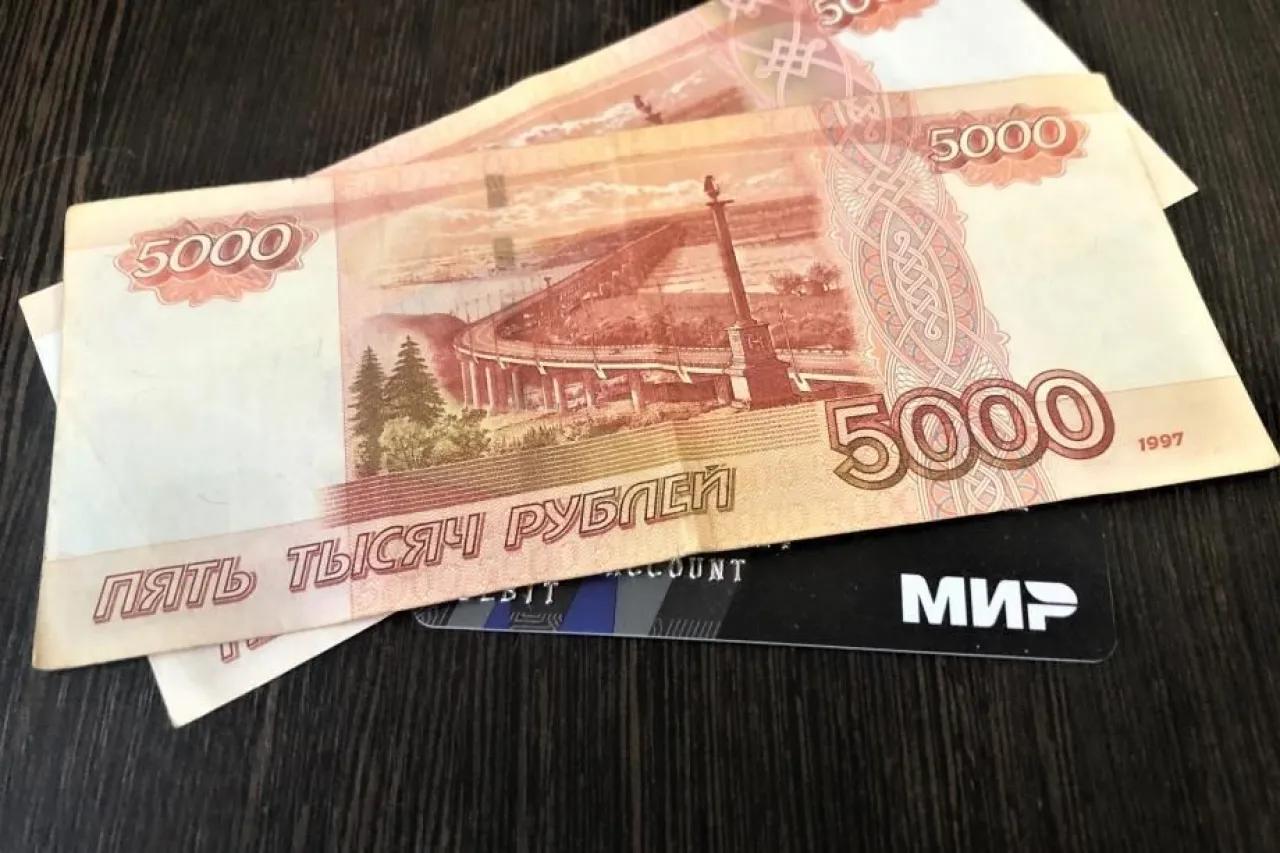 Каждый получит по 20 000 рублей. Деньги придут на карту &laquo;Мир&raquo; с 26 сентября
