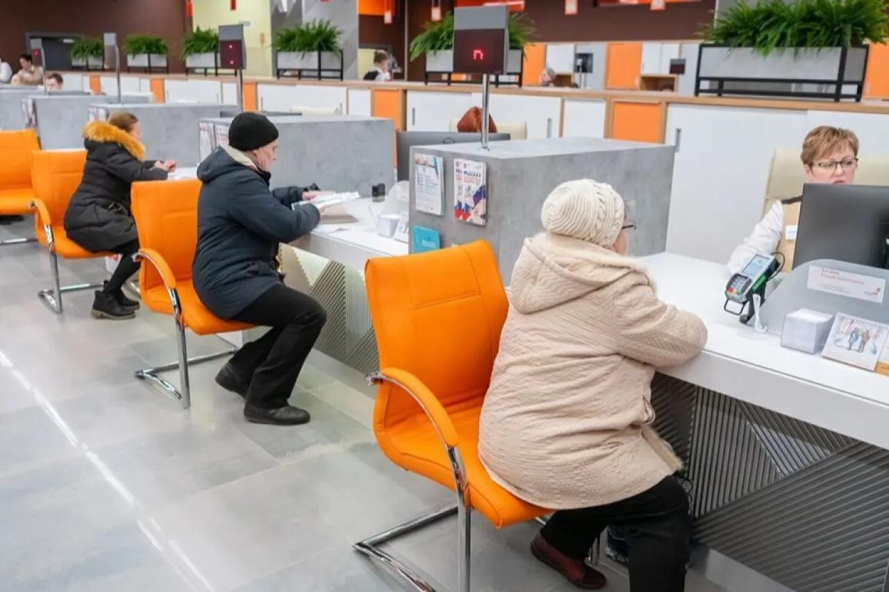Пенсионерам нужно срочно обратиться в соцзащиту за выплатой. Деньги уже выдают