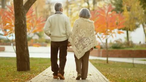 Что теперь положено пенсионерам со стажем до 2002 года: перерасчёт, региональные надбавки и доплата за детей