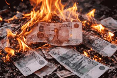 Россияне испугались повторения 90-х: экономисты ответили на слухи о возможной заморозке вкладов