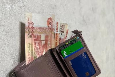 Всем, у кого хранятся деньги в рублях, дали срок до августа. Потом будет поздно