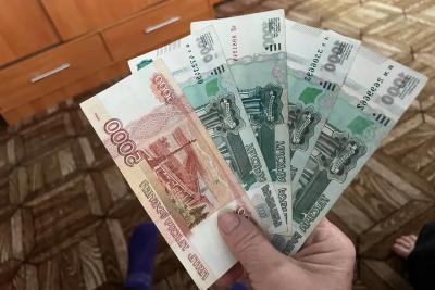 Не снимайте и не паникуйте: что на самом деле нужно сделать с рублями до конца лета
