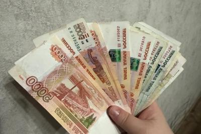 По 14 500 рублей зачислят на карту 23-24 июля: кто получит свежую выплату от Соцфонда