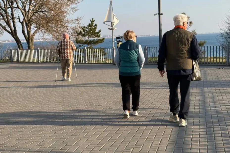 Не Сочи и не Геленджик: пенсионеры толпами переезжают в эти три города Крыма - здесь дешевле и спокойнее