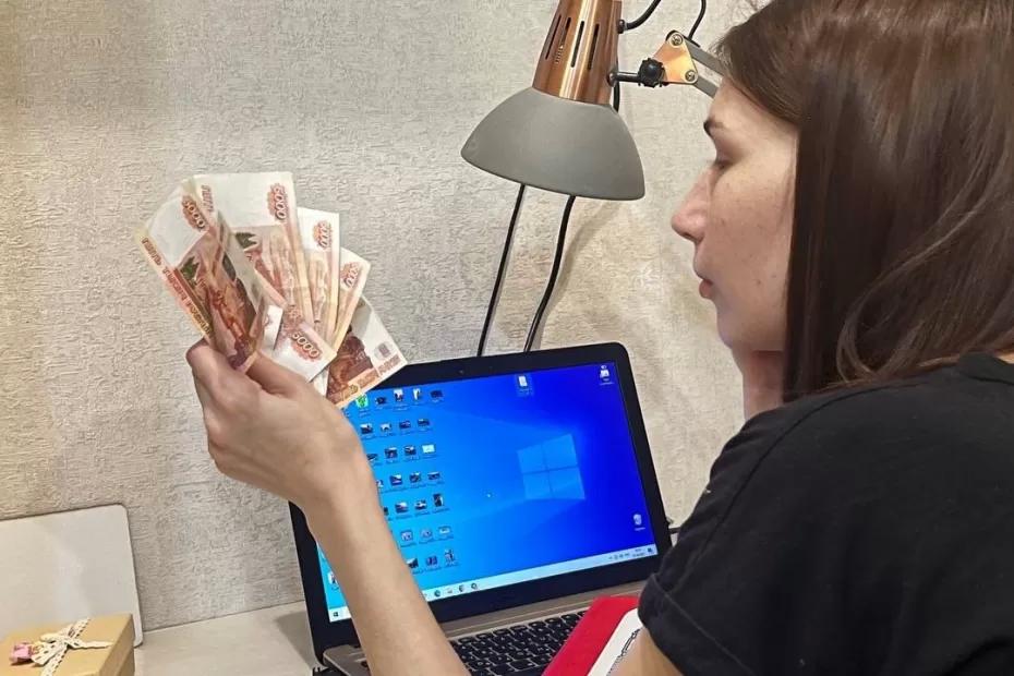 Всем, у кого есть деньги в рублях, дали время до мая. Потом уже будет поздно Всем, у кого есть деньги в рублях, дали время до мая. Потом уже будет поздно