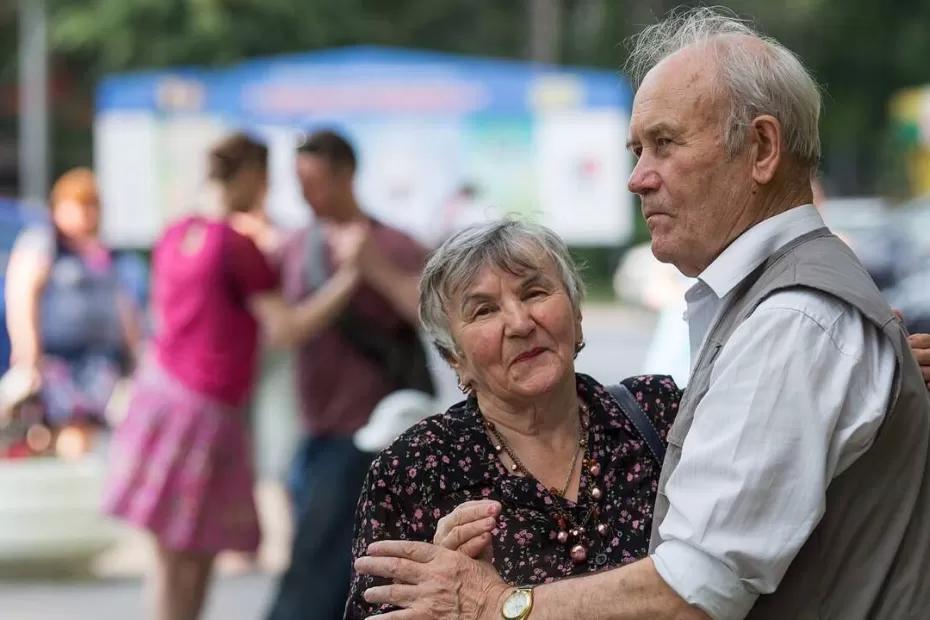 «Пенсионный возраст вновь вернется к цифрам 55/60 лет»: граждане не верят своей удаче и счастью