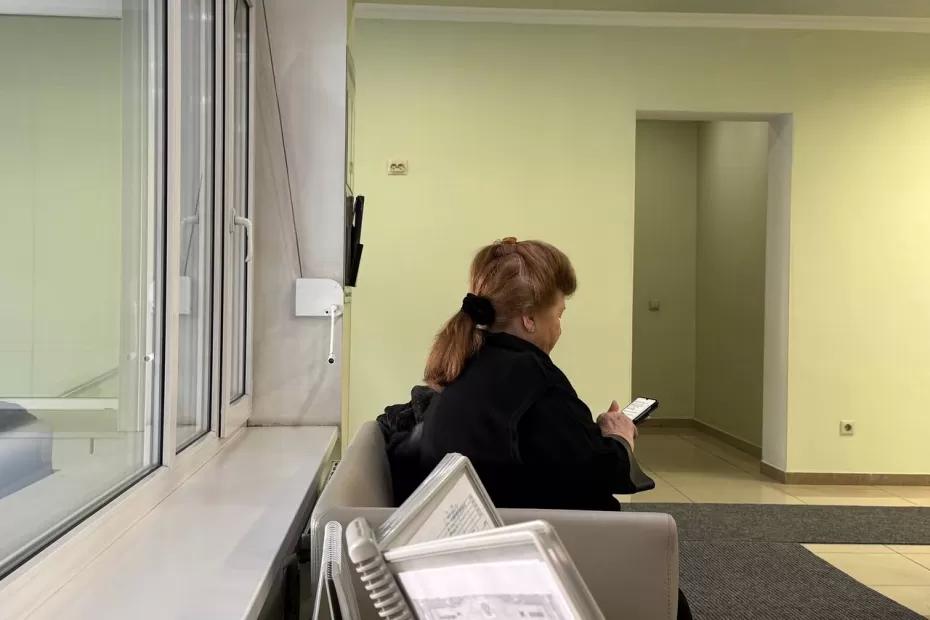 Пенсионерам надо срочно сходить в соцзащиту за выплатой. Деньги уже выдают