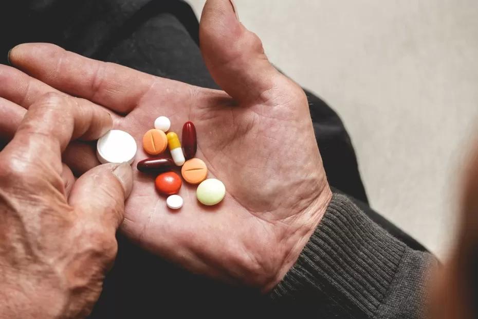 Льготные лекарства в 2025 году: что обновилось и как пенсионеру получить всё, что положено по новым правилам