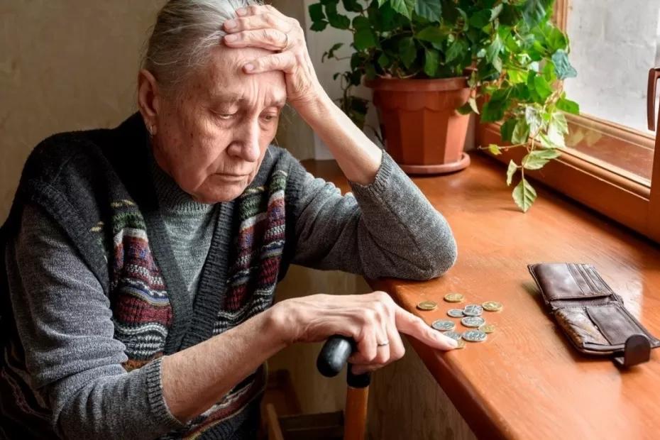Пенсия снизится на 1300 рублей с августа. Пенсионерам разъяснили важное изменение
