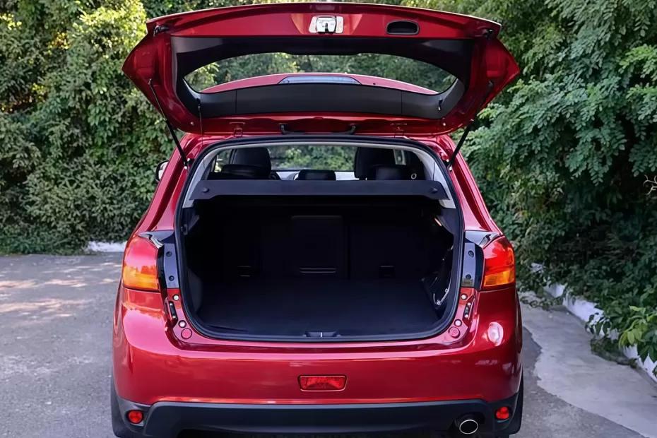 С августа 2025 это должен положить в багажник каждый шофер. Иначе лишат прав на месяц