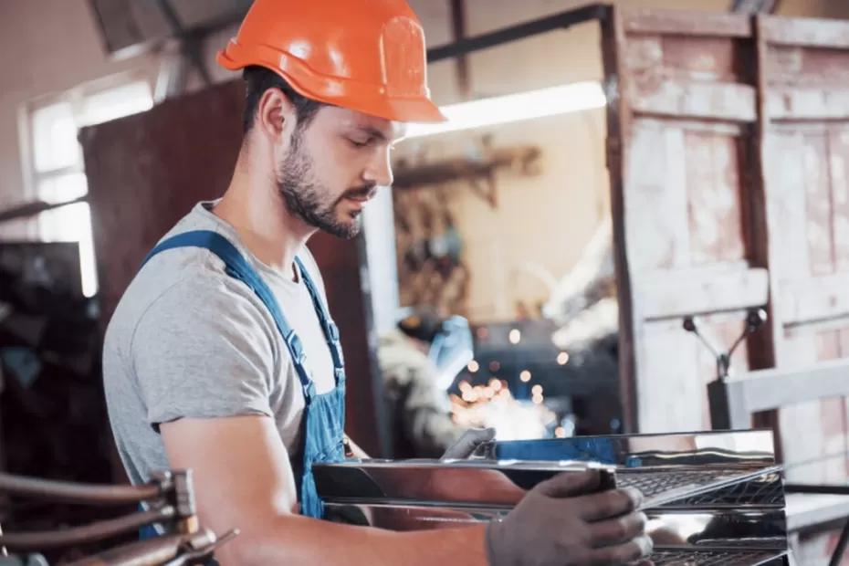 Получите звание &laquo;Ветеран труда&raquo; и можете жить припеваючи: какие критерии нужно выполнить и какие будут льготы