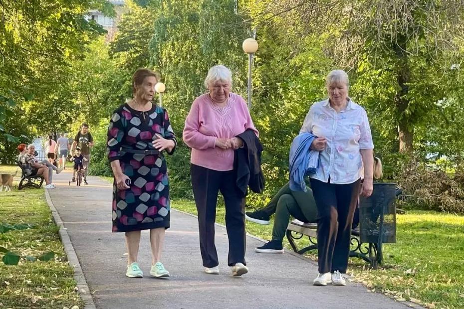 Всем от 55 и старше: ряду россиян полагаются дополнительные выплаты и бонусы - загляните в свою пенсионную книжку