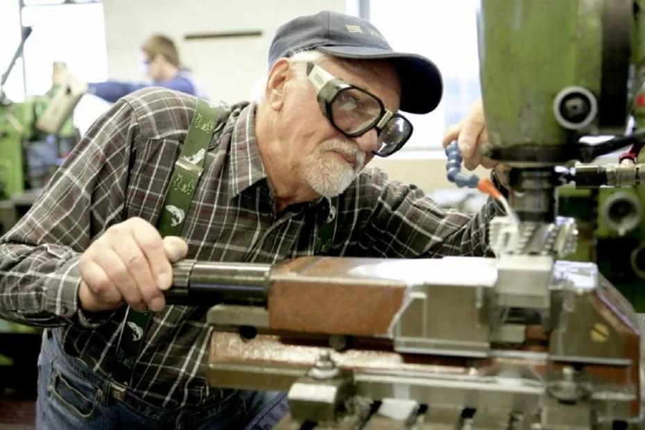 Ранняя пенсия за трудовой стаж: как выйти на два года раньше и не ошибиться в расчетах