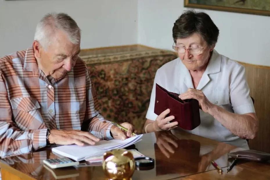 Как пенсионеру получить 30 000₽ за советский стаж в 2025 году - даже если данные утеряны